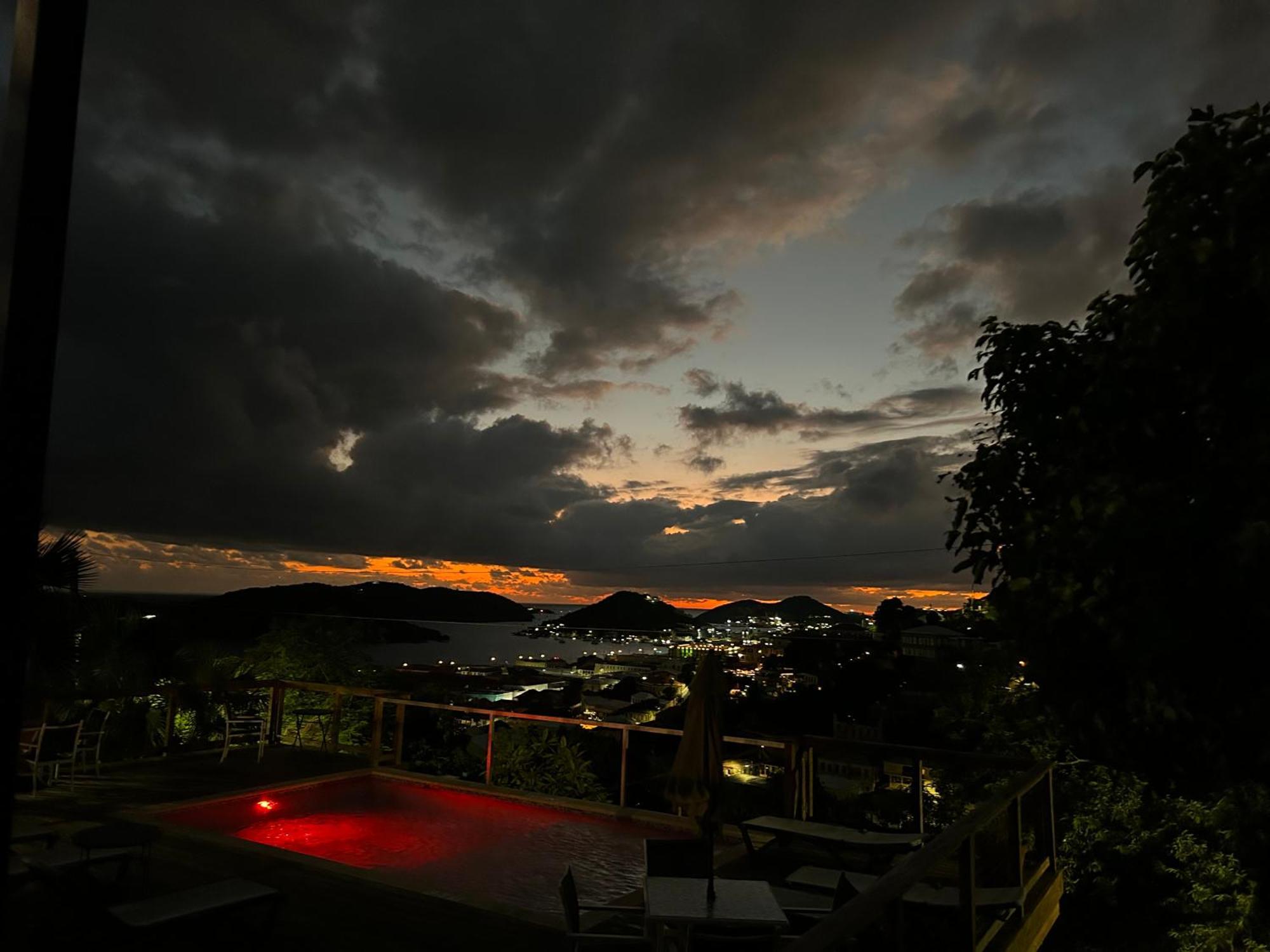 The Green Iguana Hotel Шарлотта-Амалия Экстерьер фото